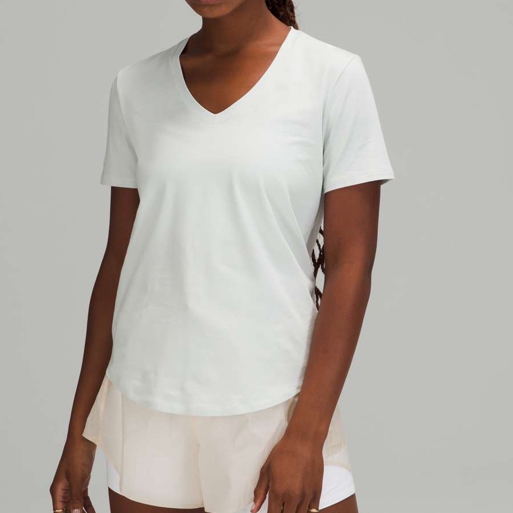 Women’s 6 Lululemon Love Tee Short Sleeve V-Neck T-Shirt White Ocean Air